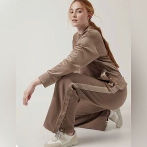 RETROPLUSH VELVET STRAIGHT LEG - NEW WITH TAG. XS, Regular